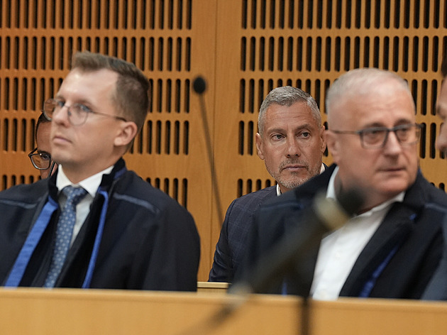 Soud v kauze Dozimetr začíná. Redl předal soudci obálku, Hlubuček bude vypovídat