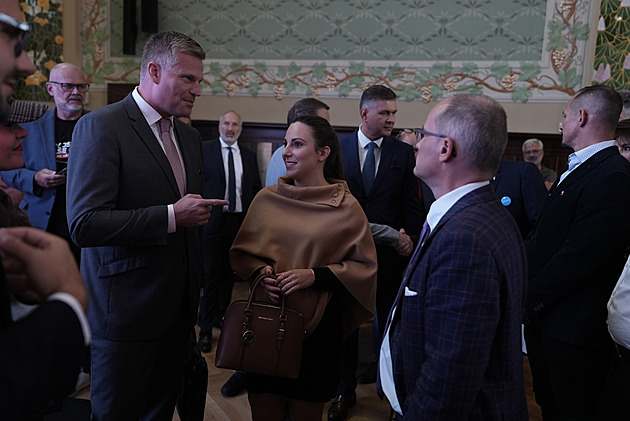 Skončí státní buzerace i zelené šílenství, slíbili Motoristé na závěr jejich kampaně