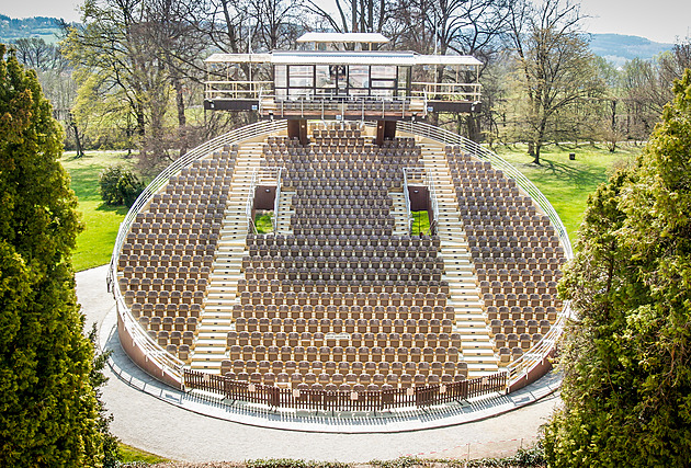 Budoucnost otáčivého hlediště v Krumlově je dál nejistá. Navzdory slibům ministra