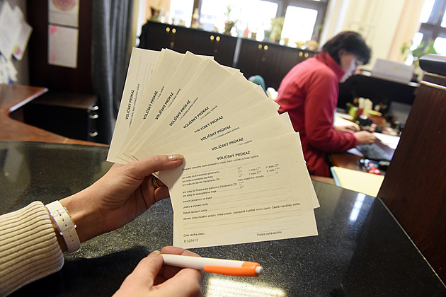 Voličský průkaz 2025: poslední tři dny na podání žádosti. Kde žádat a kde ho vyzvednout