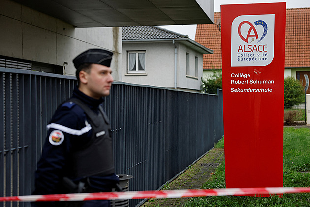 Čtrnáctiletý student pobodal učitelku ve škole u Štrasburku, poté i sám sebe
