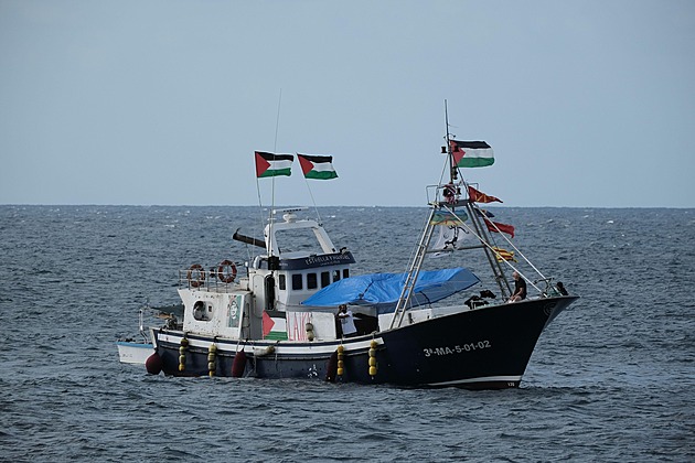 Řím a Madrid vyšlou další lodě na pomoc flotile aktivistů, ti odmítli předat náklad