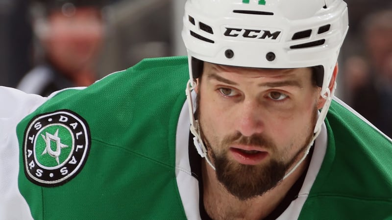 Kapitán hokejistů Dallasu se při zápase vážně zranil a musí na operaci