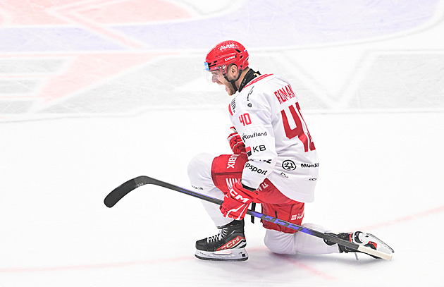 ONLINE: Třinec vede v Pardubicích 3:0, za domácí nastoupil i uzdravený Červenka