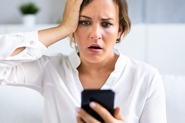 Moje matka objevila mobil a sociální sítě. Nestačím se divit, co tam vyvádí