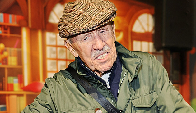 Petr Nárožný stále trpí bolestmi. Přesto se snažil lidi pobavit