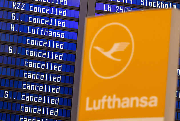 Německé aerolinky Lufthansa ruší tisíce míst. Zaostávají za konkurencí