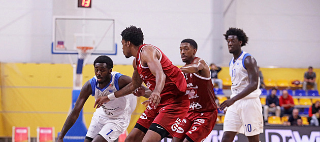 Nováček zaskočil držitele bronzu. Chatman dotáhl basketbalisty Hradce k vítězství