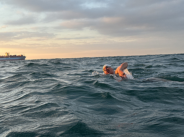 Český plavec kanál La Manche nepokořil. Nalokal se slané vody a zvracel