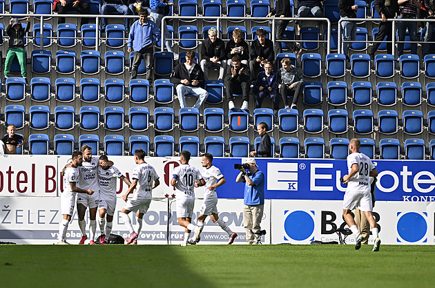 ONLINE: Slovácko - Karviná 1:1, Bužek vyloučen! Prošlápl kotník Havlíkovi