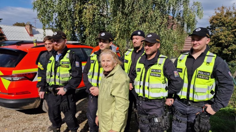 Ztracená houbařka z Hodonínska došla na Slovensko. Odvoz měla až k rojnici, která ji hledala