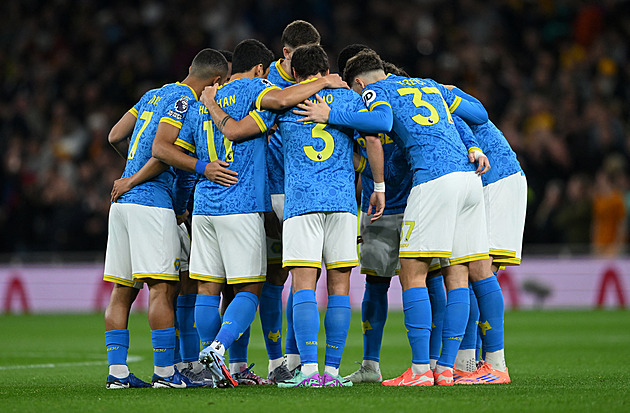 ONLINE: Krejčí v sestavě Wolves, VAR vzal gól Tottenhamu. Liverpool poprvé prohrál