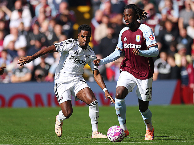 ONLINE: Aston Villa otáčí utkání s Fulhamem, pak Newcastle přivítá Arsenal