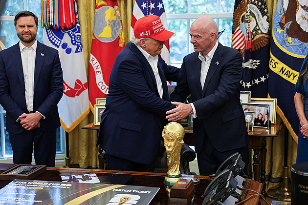 Trump tvrdí: Zápasy fotbalového MS klidně přestěhujeme. Města musejí být bezpečná