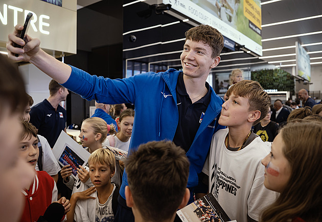 Volejbalisty zaskočilo mohutné přivítání. Kapitán se dojímal: Zase jsem naměkko