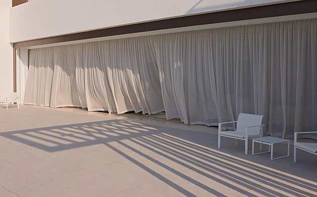 Největší okno na světě, které mizí v podlaze, najdete v Dubaji