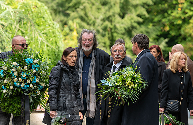 Slavné tváře i přelet. Zlín se loučil s hoteliérem, zemřel při pádu letadla