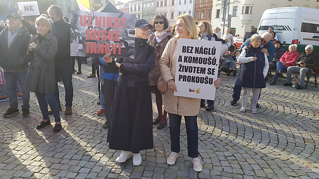 ŽIVĚ: Na velkém happeningu proti komunismu a extremismu jsou vidět i SPD a ANO