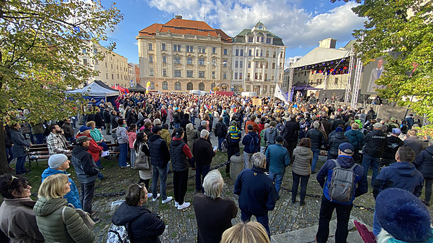 Babiš podává ruku komunistům, prohlásila na happeningu proti komunismu Němcová