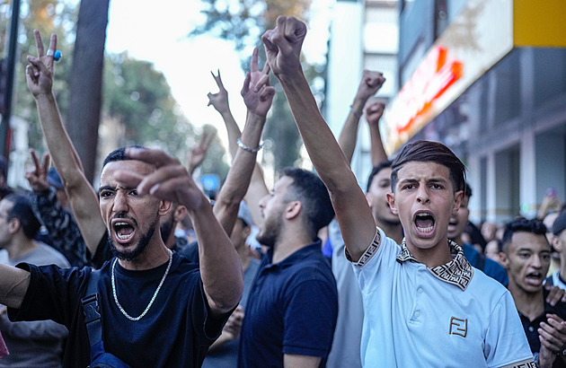 Generace Z se naštvala. Světem se valí krvavé protesty omladiny