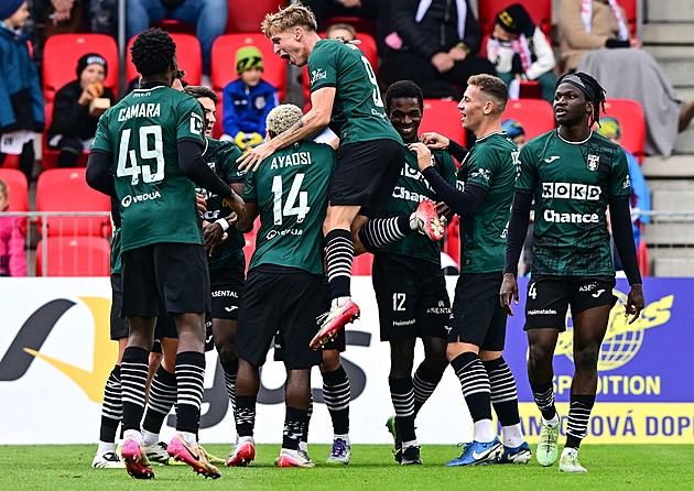 ONLINE: Pardubice - Karviná 2:1, domácí bojují o první výhru, díky Tankovi otáčejí