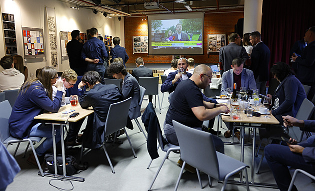 „Úspěch vypadá jinak.“ SPOLU ve Fialově kraji vstřebává volební direkt od ANO