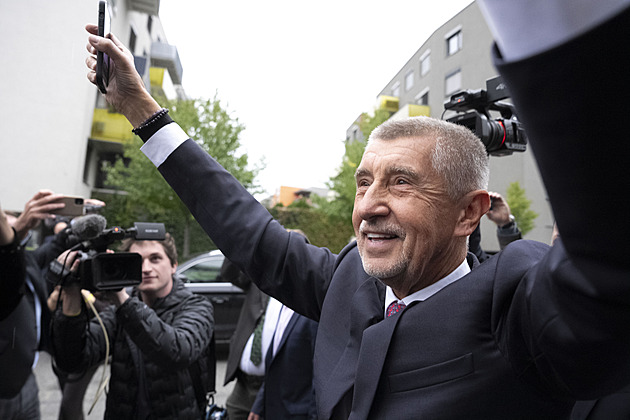 ONLINE: Babiš přijel za prezidentem na Hrad. Pavel přijme i další politiky