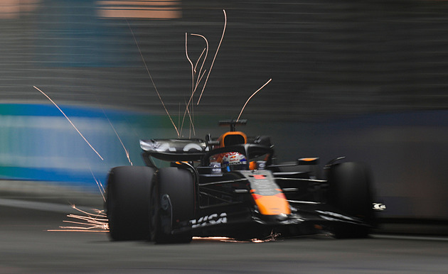 F1 ONLINE: V Singapuru odstartovali jezdci po dešti, vede Russell před Verstappenem