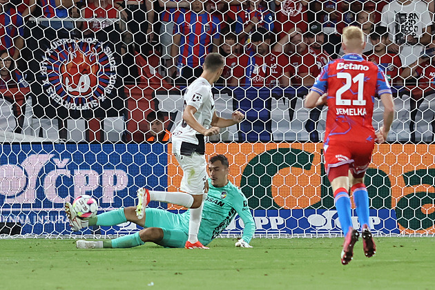 ONLINE: Plzeň - Hradec Králové 0:1, rychlý gól hostů, Mihálik doráží míč do brány