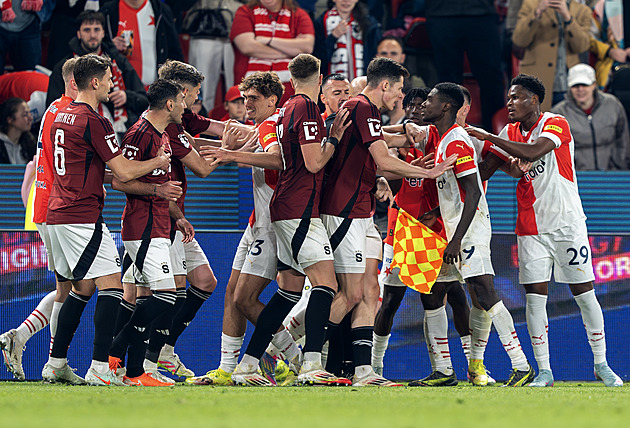 ONLINE: Sparta - Slavia 0:0, aktivní nástup domácích, Rrahmaniho gól ale ruší ofsajd