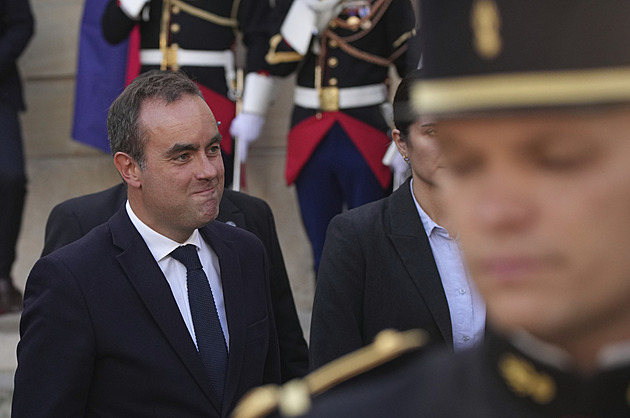 Známá jména. Nový francouzský premiér vsadil převážně na ministry bývalé vlády