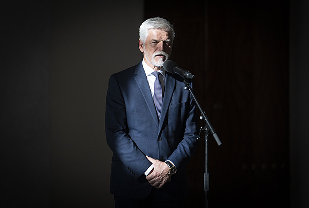 Pavel přijme Okamuru a Macinku, s nimiž Babiš jedná o vládě. Hřib přijel tramvají