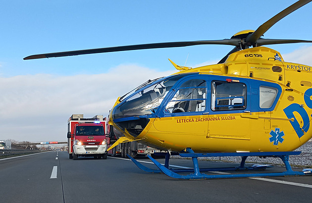 Srážka kamionu s autem zastavila D1 na Vyškovsku, náklaďák zřejmě nedobrzdil