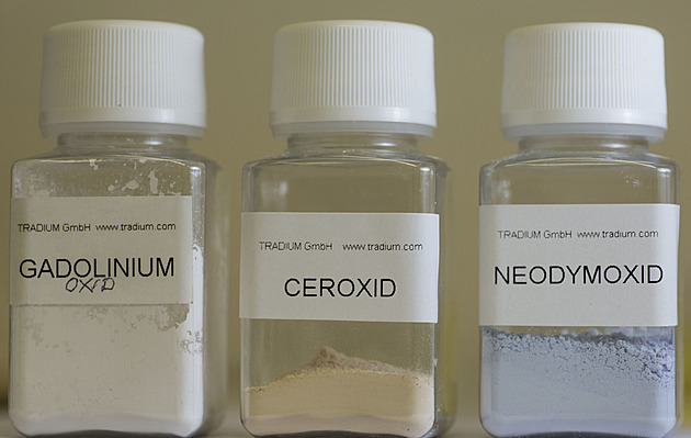 Čína přitvrdila v omezení vývozu vzácných zemin, další kroky chystá