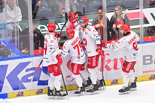 ONLINE: Vary čelí Třinci, Litvínov bojuje s Kladnem. Pak šlágr Sparty s Pardubicemi