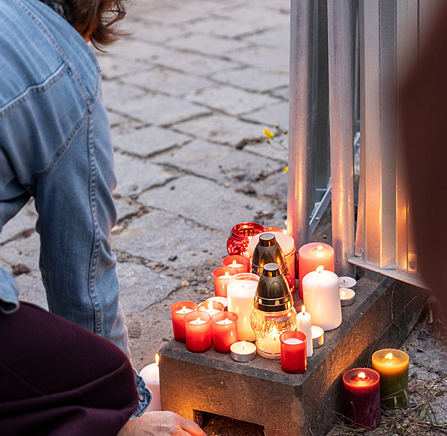 Desítky lidí vyšly kvůli Turkovi do ulic, zapálily svíčky za oběti rasismu