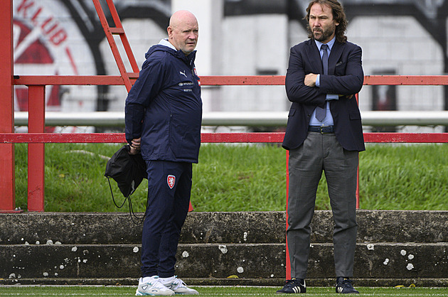 Neakceptovatelný výkon, zlobí se Nedvěd. Po návratu do Česka chce situaci řešit