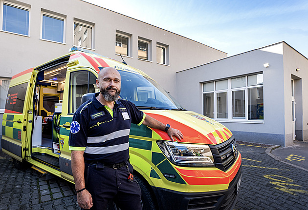 Záchranáři otevřeli další základnu. Z Vršovic vyjíždí do terénu 11 sanitek