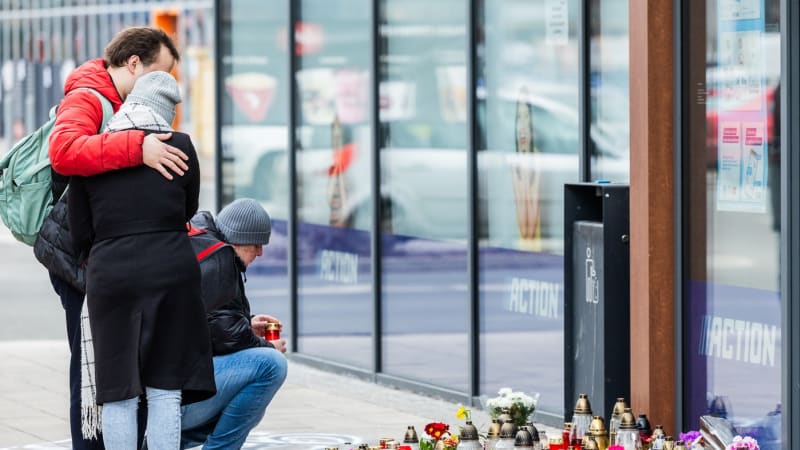 Zabíjel kvůli sexuální deviaci. Mladíkovi souzenému za vraždu prodavaček v Hradci hrozí 10 let