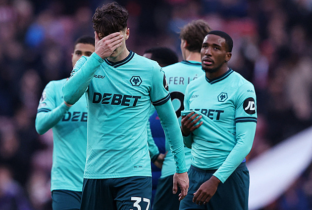 ONLINE: Krejčí vlastním gólem uzavřel prohru Wolves, Arsenal vede na Fulhamu