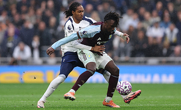 ONLINE: Aston Villa otáčí na Tottenhamu, pak šlágr Liverpool - Manchester United