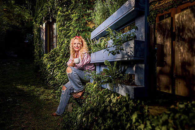 Instagram mi vydělává víc než herectví, dá se jím dobře uživit, říká Lucie Benešová