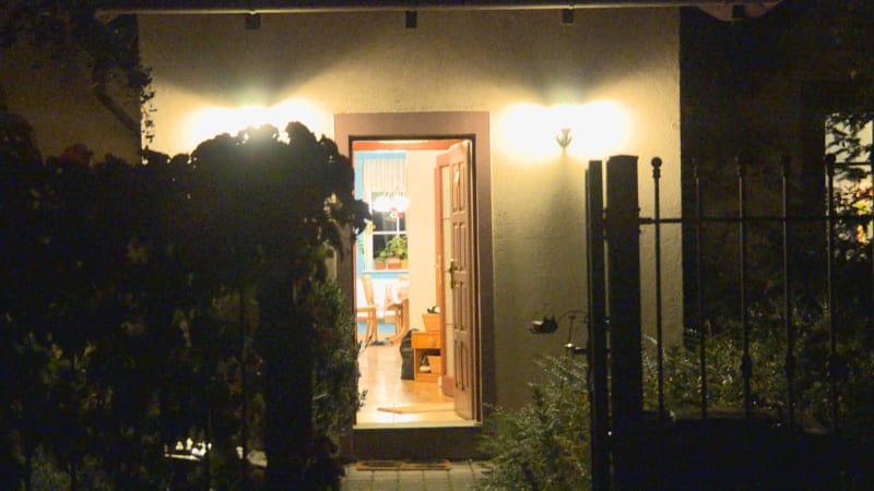 Manželská hádka v Úvalech skončila pobodáním 69letého manžela.