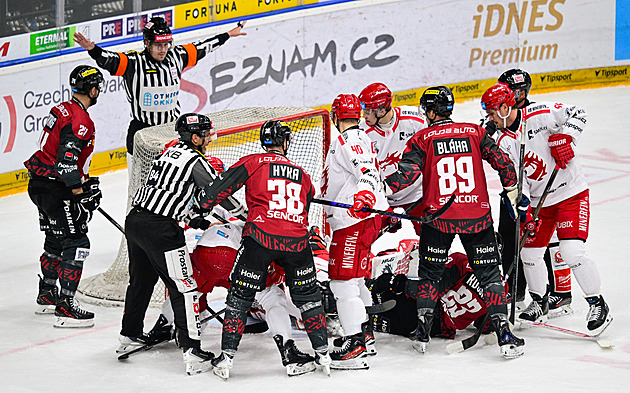 ONLINE: Třinec na Spartě vede, Olomouc srazila Litvínov, Hradec vyhrál