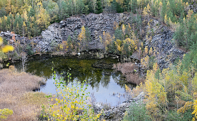 Syenitu je dost na třicet let. „Drážní lom“ u Jihlavy se bude znovu otevírat