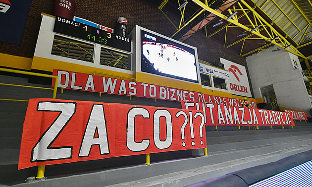 Fanoušci Litvínova vyklidili kotel a spílali Orlenu: Pohřeb k osmdesátinám?