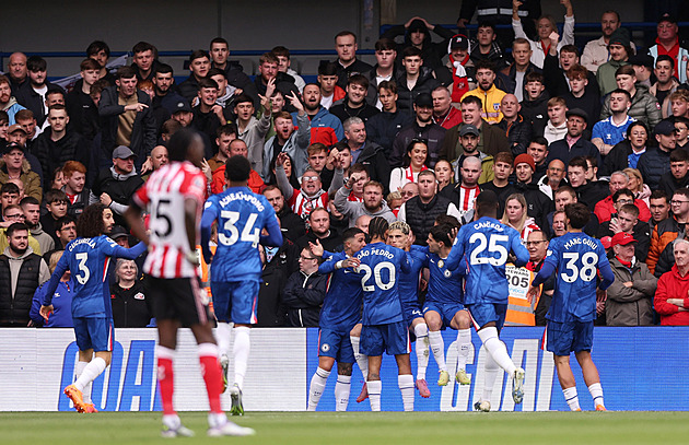 ONLINE: Chelsea vede, daří se i Newcastlu. Večer nastoupí United a Liverpool