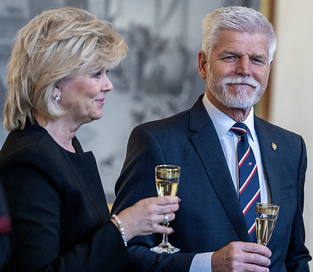 Pavel přednáší projev ke státnímu svátku před předáváním vyznamenání