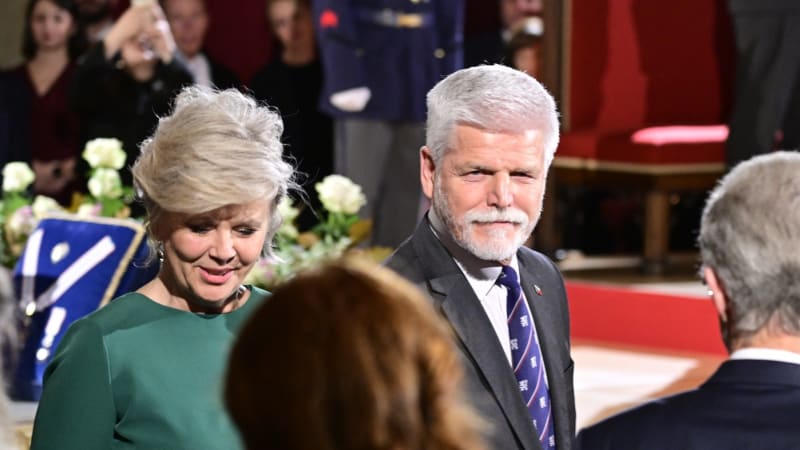 ON-LINE: Řád bílého lva pro Svěráka i Drábovou. Prezident na Hradě předává vyznamenání