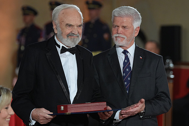 Státní vyznamenání: Pavel ocenil Svěráka, Drábovou, odbojáře či školáka zachránce
